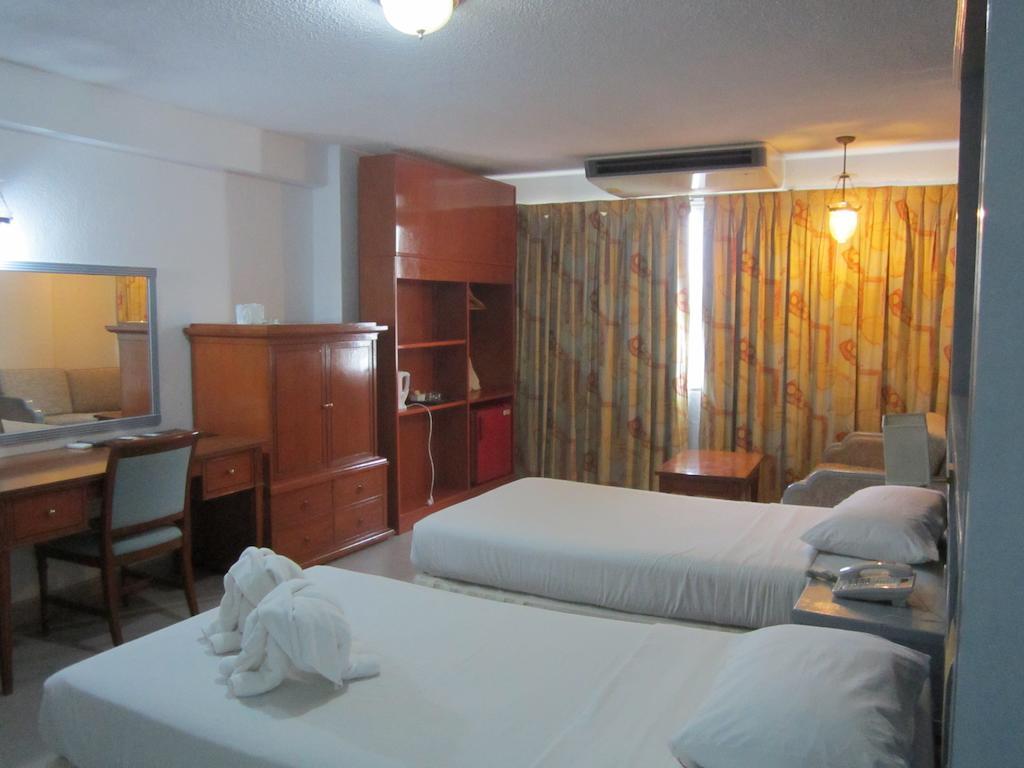Lopburi Inn Hotel Номер фото