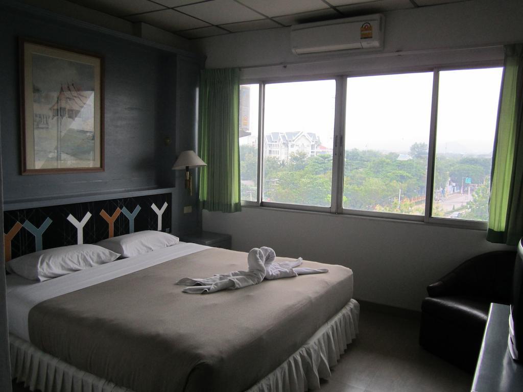 Lopburi Inn Hotel Номер фото