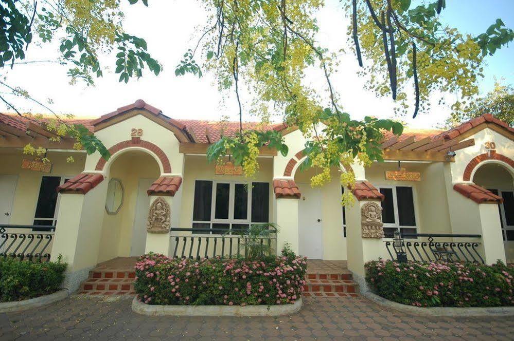 Lopburi Inn Hotel Экстерьер фото